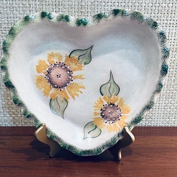 🌟5xHP🌟VTG 1980s Ceramic Heart Shaped Dish with Hand Painted Sunflowers - Picture 2 of 8
